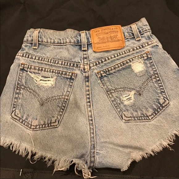 Levi’s high waisted shorts - Picture 2 of 2